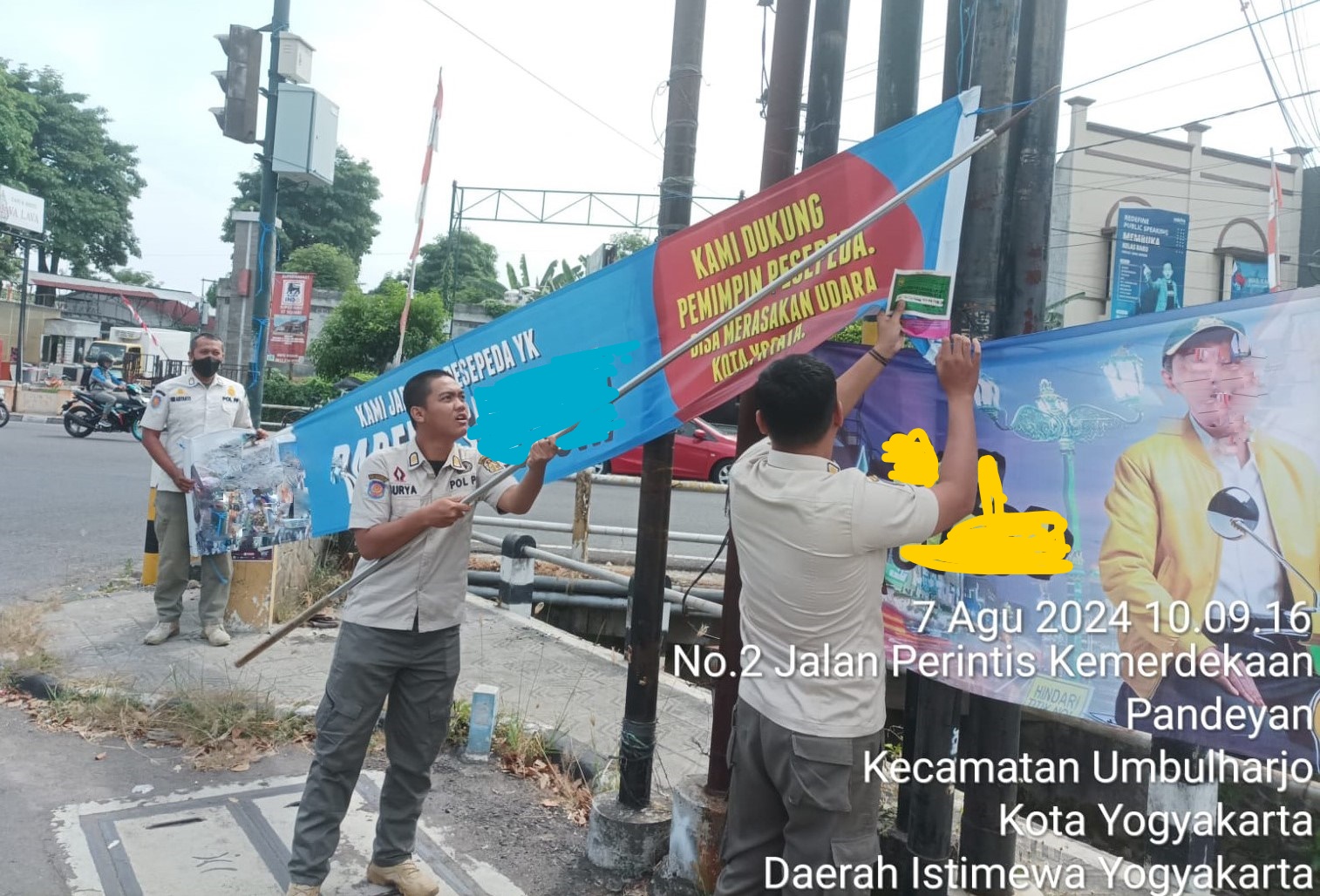 Pemkot Yogya Tertibkan Ratusan Reklame Langgar Perda   