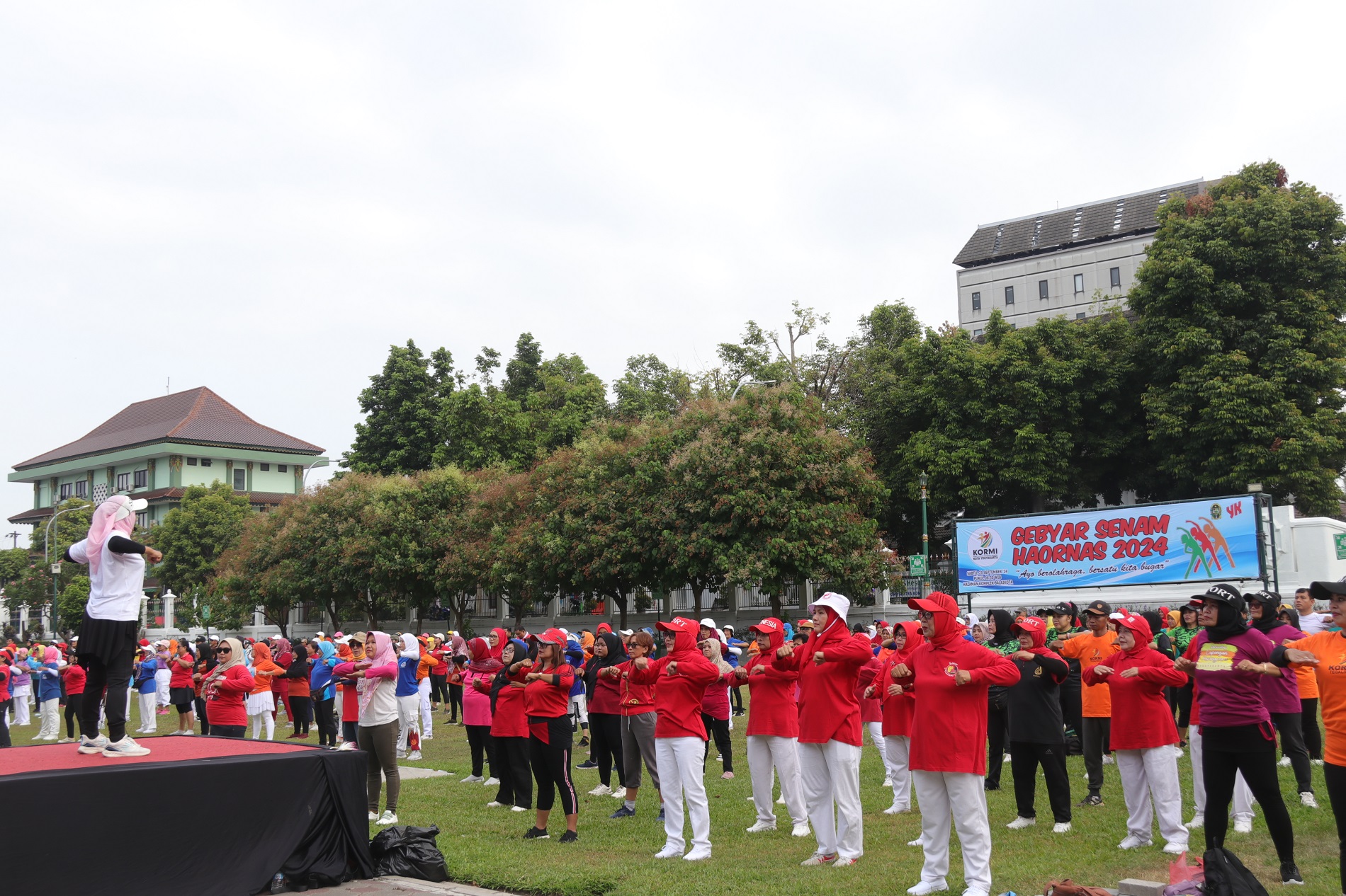 Senam Bersama Meriahkan Hari Olahraga Nasional