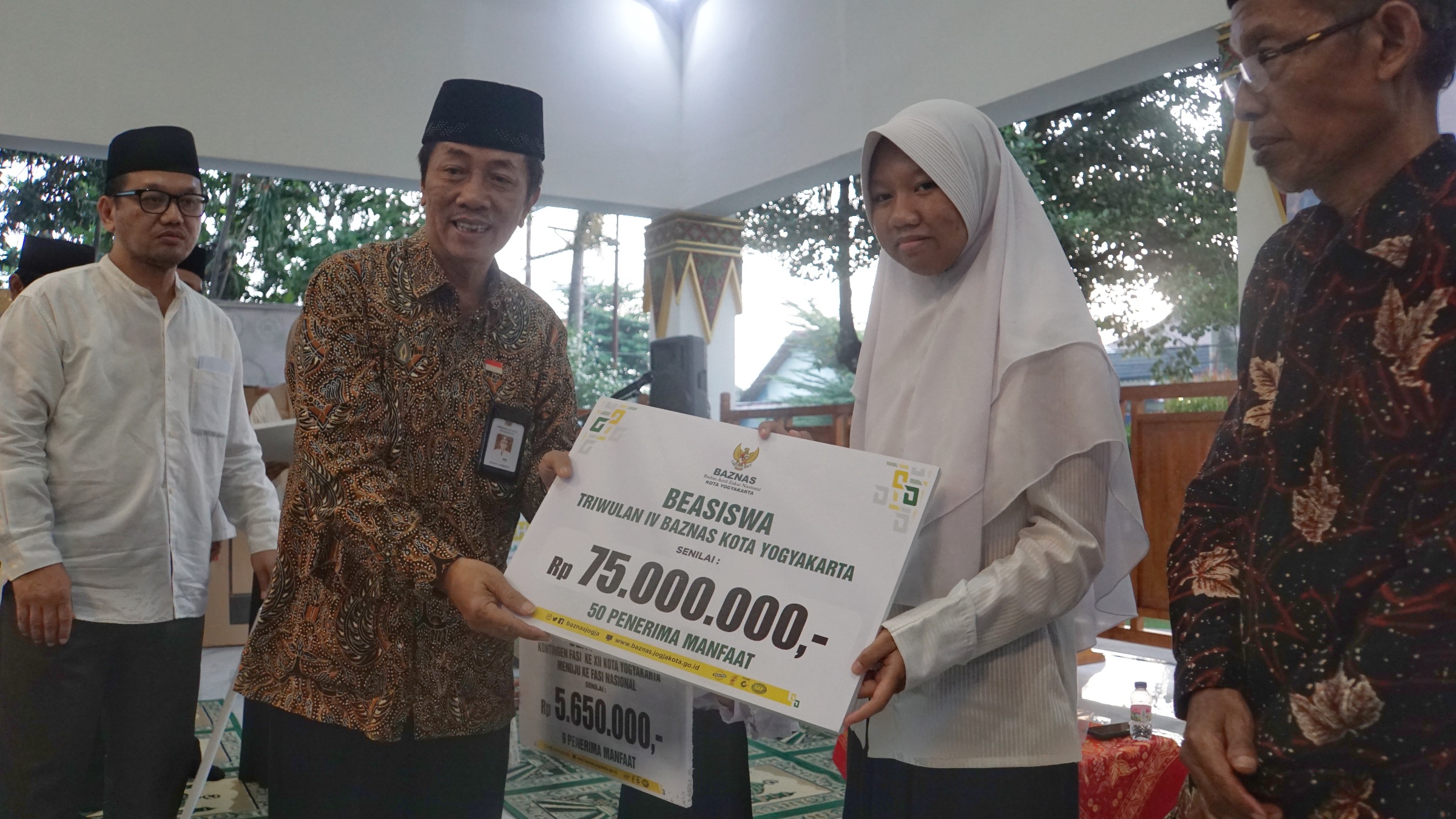 Baznas Berikan Bantuan Beasiswa 50 Hafidz