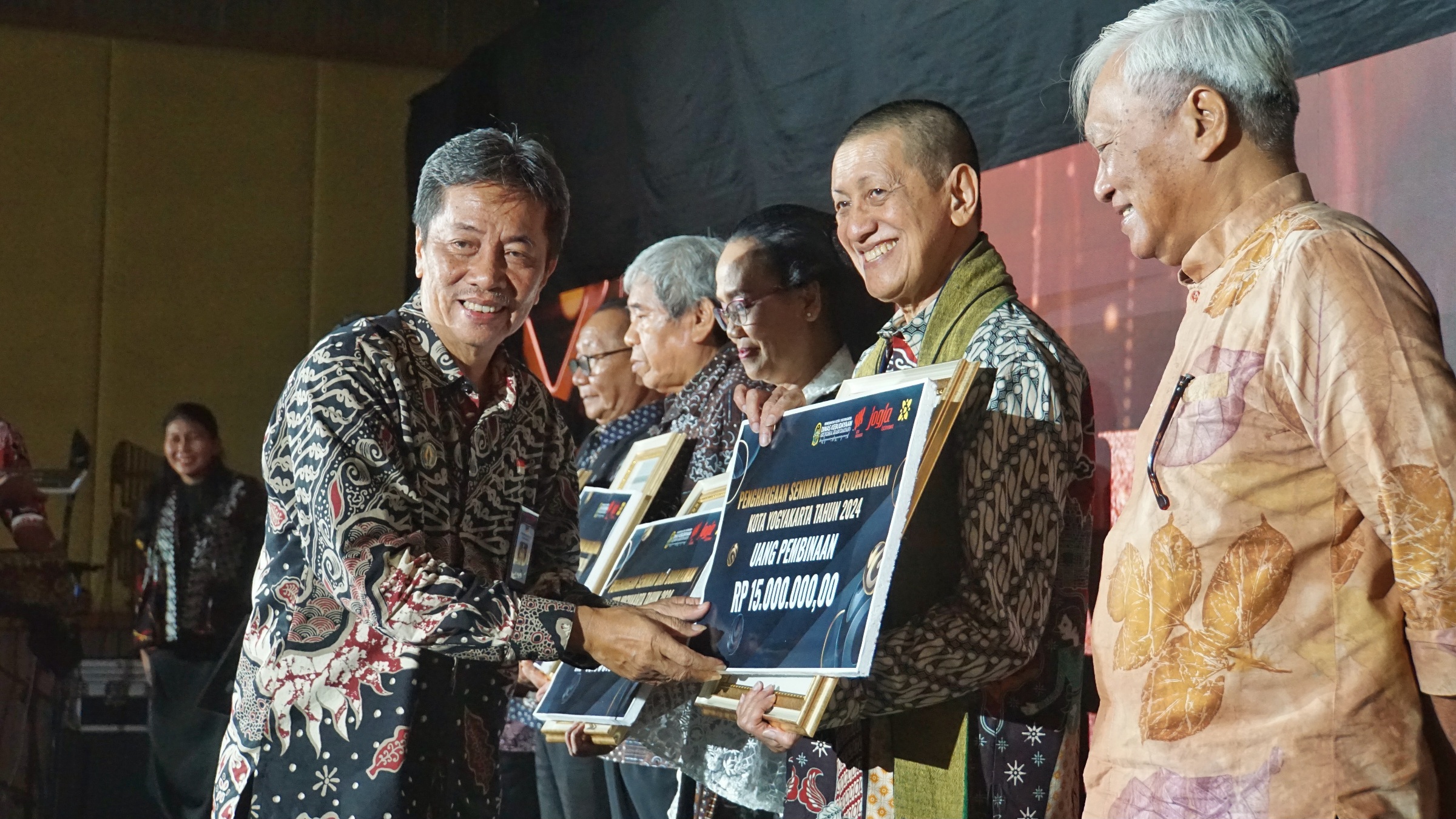 Seniman dan Pelestari Budaya di Yogya Terima Penghargaan