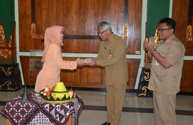 ALUNAN MUSIK ANGKLUNG WARNAI HUT KE 17 DHARMAWANITA PERSATUAN KOTA YOGYAKARTA