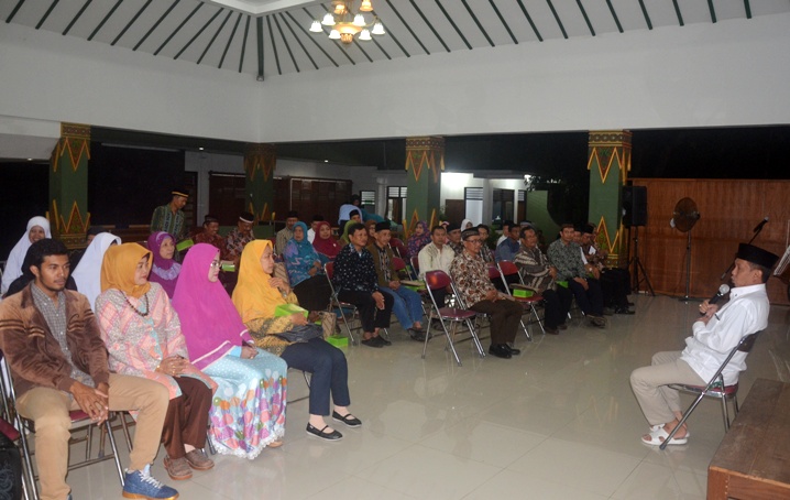 CALON JAMAâ€™AH HAJI PEMERINTAH KOTA YOGYAKARTA BERPAMITAN WALIKOTA