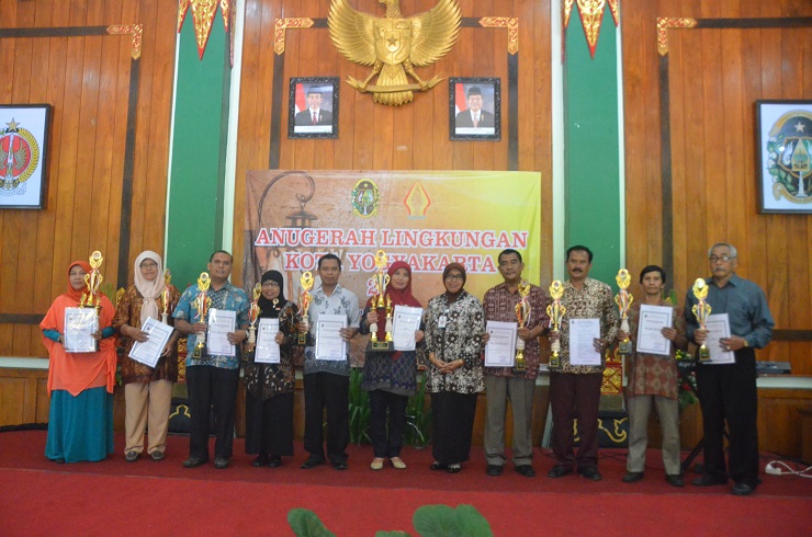 Pemkot Berikan Penghargaan Kepada Pejuang Lingkungan Kota Yogyakarta