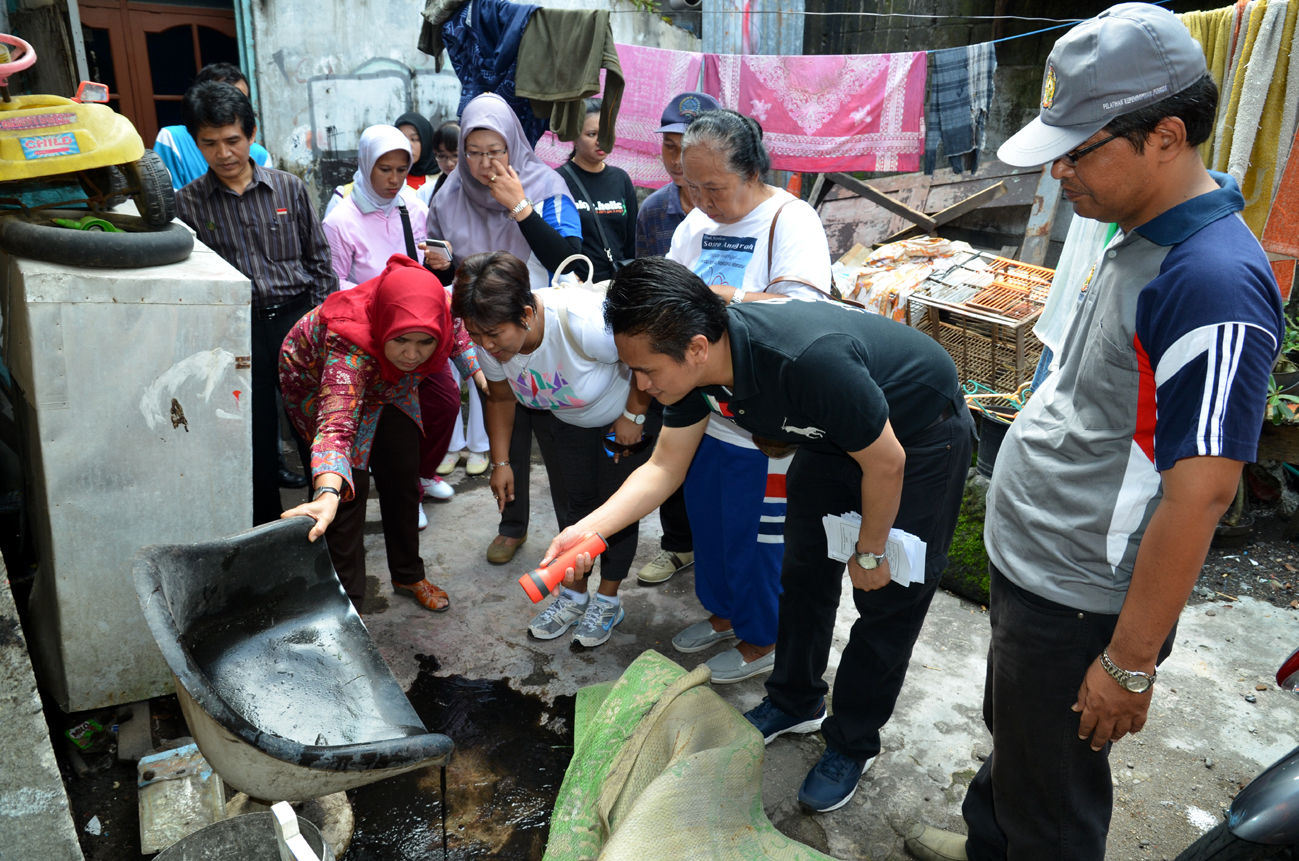 WARGA GEDONGTENGEN  BERPERANG MELAWAN NYAMUK DBD