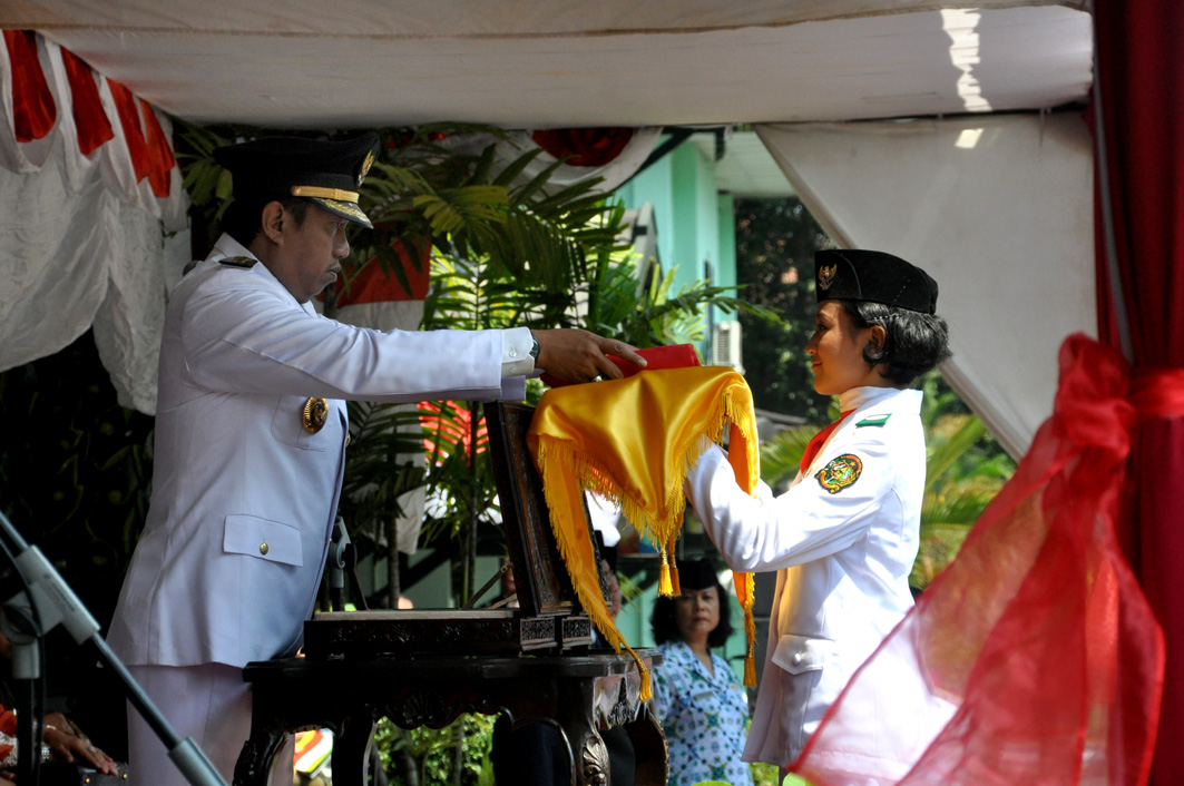 WALIKOTA MENJADI IRUP APEL HUT KEMERDEKAAN KE-67 RI DI BALAIKOTA