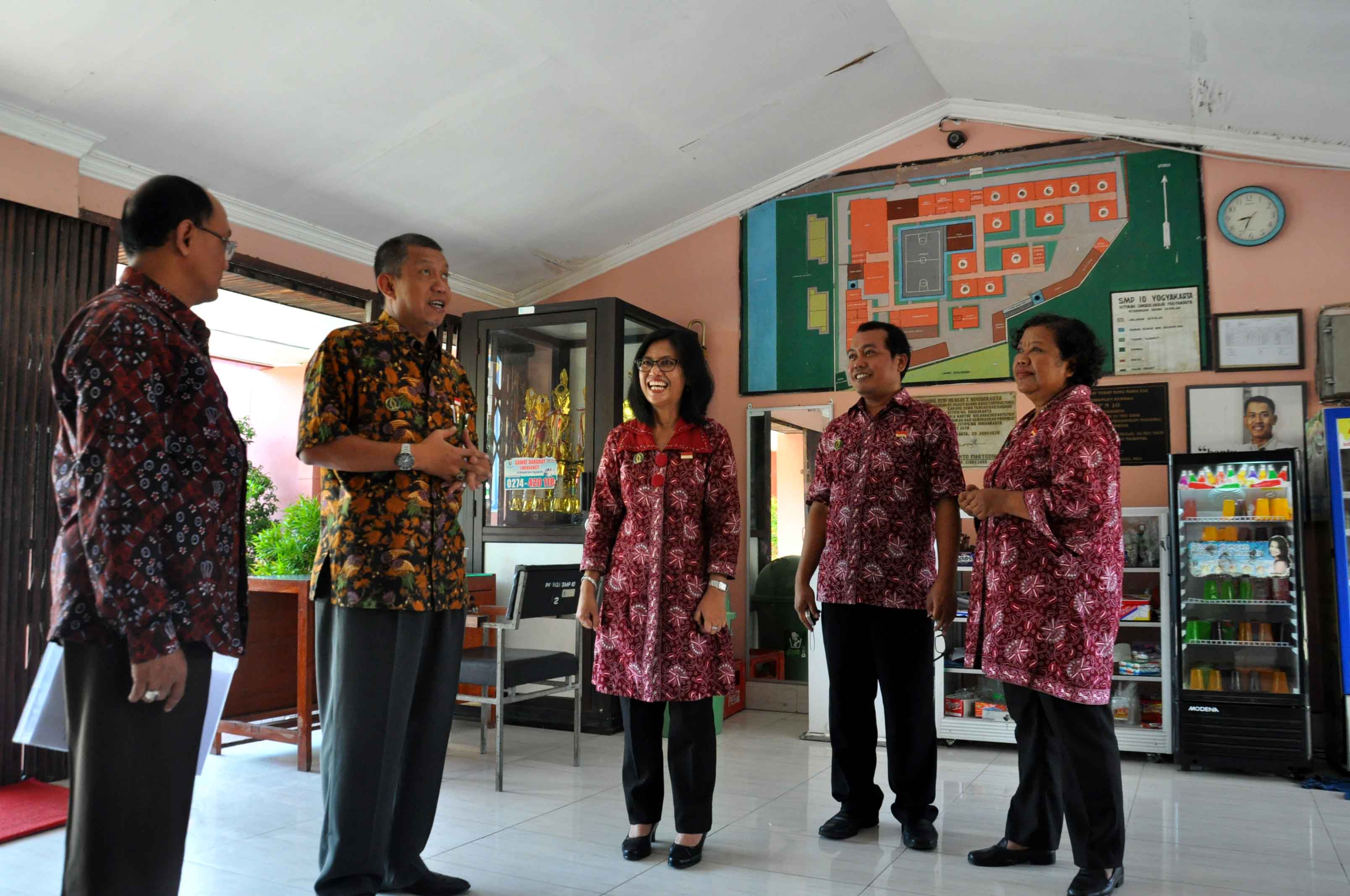 Hari Kedua UN, Walikota Kunjungi SMPN 10 Yogyakarta