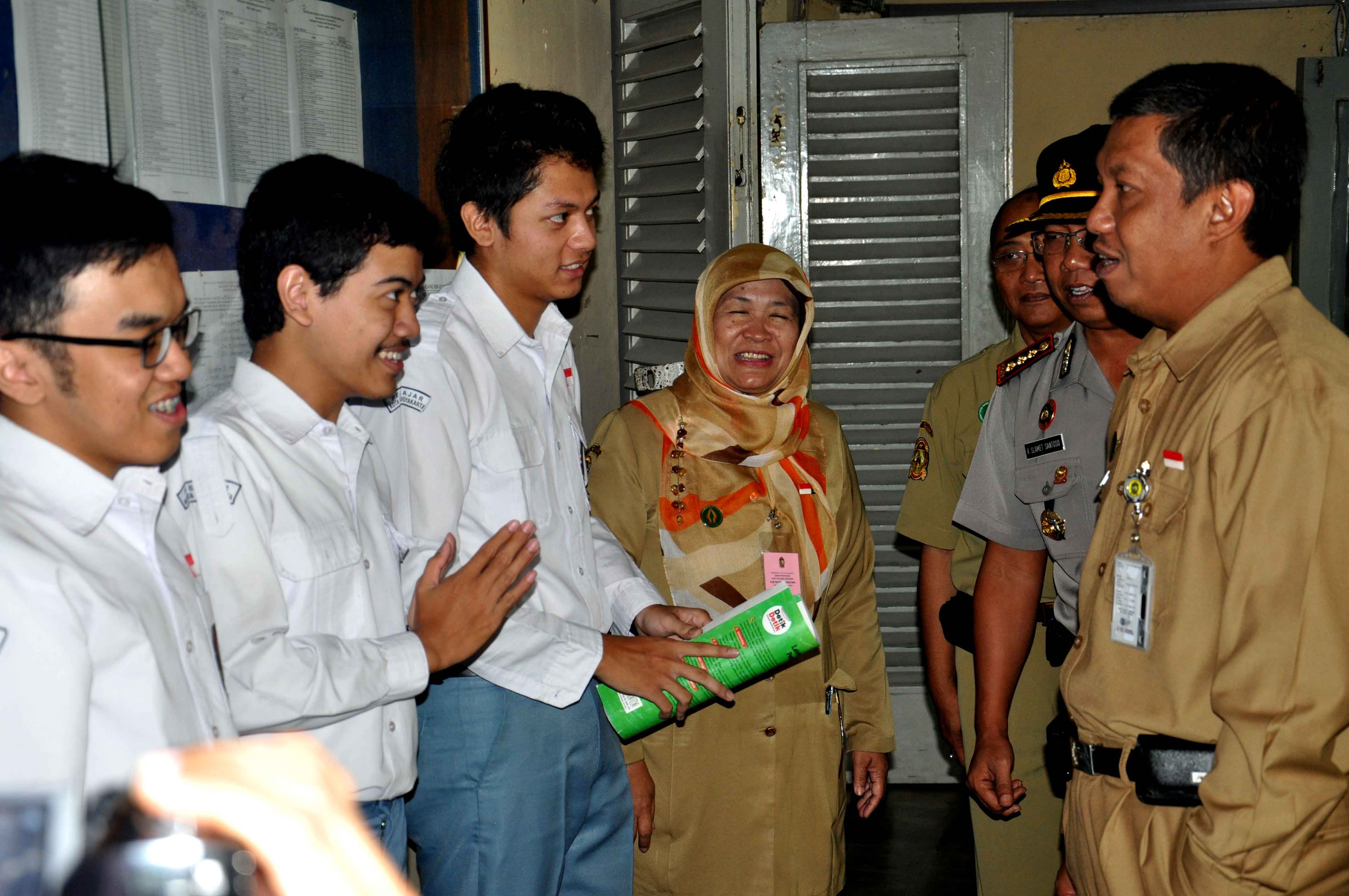 Hari Pertama Ujian Nasional,  Walikota Lakukan Peninjauan di Beberapa Sekolah