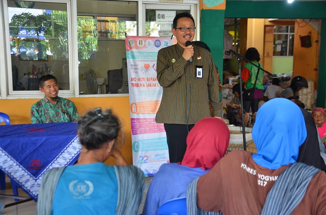 Buruh Gendong Pasar Beringharjo Dapatkan Pemeriksaan Kesehatan Gratis