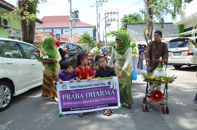 Semarakkan HUT ke 261 Kota Yogyakarta, TPA Praba Dharma Gelar Kirab Tumpeng