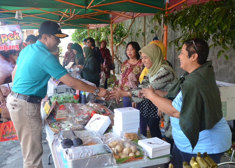 KELURAHAN PANDEYAN  GELAR  FESTIVAL  JAJANAN  TRADISIONAL  DAN PENTAS SENI