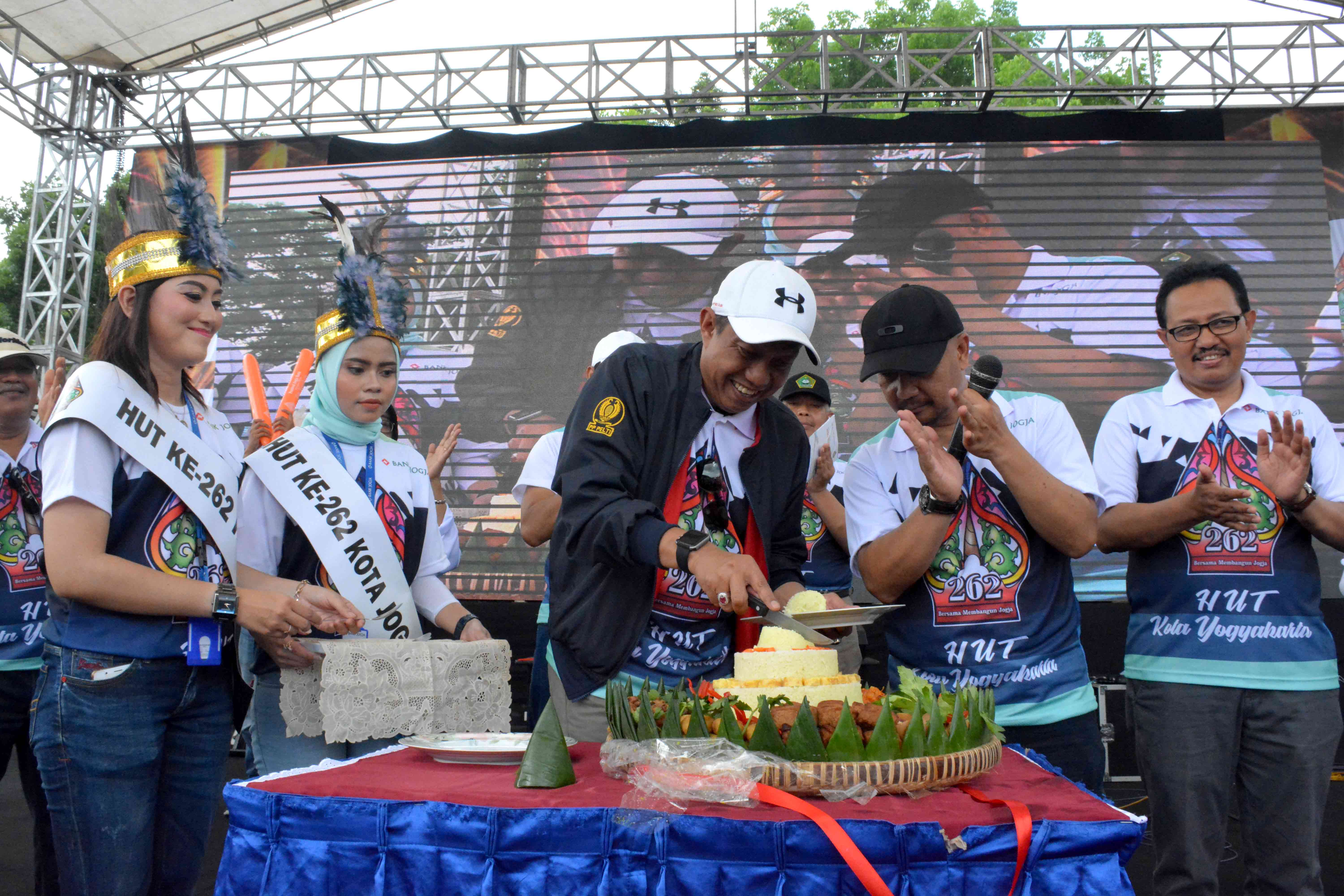 Hebat! Bank Jogja Luncurkan ATM Tanpa Kartu