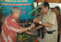 WARGA KELURAHAN PATEHAN SEPAKAT TANGANI SAMPAH