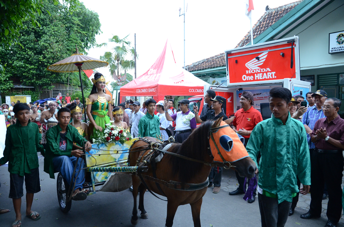 CAMAT TEGALREJO KUKUHKAN PENGURUS RT DAN RW