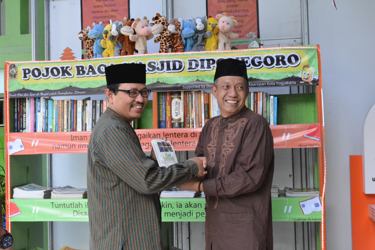 Kini Masjid Diponegoro Miliki Pojok Baca