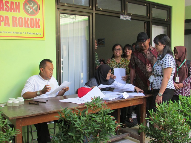 Pemeriksaan Urine oleh BNN Kota Yogyakarta bersama Dinas Kesehatan Kota Yogyakarta