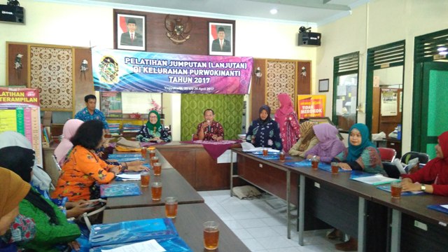 Kelurahan Purwokinanti Gelar Pelatihan Batik Jumputan bagi ibu- ibu PKK