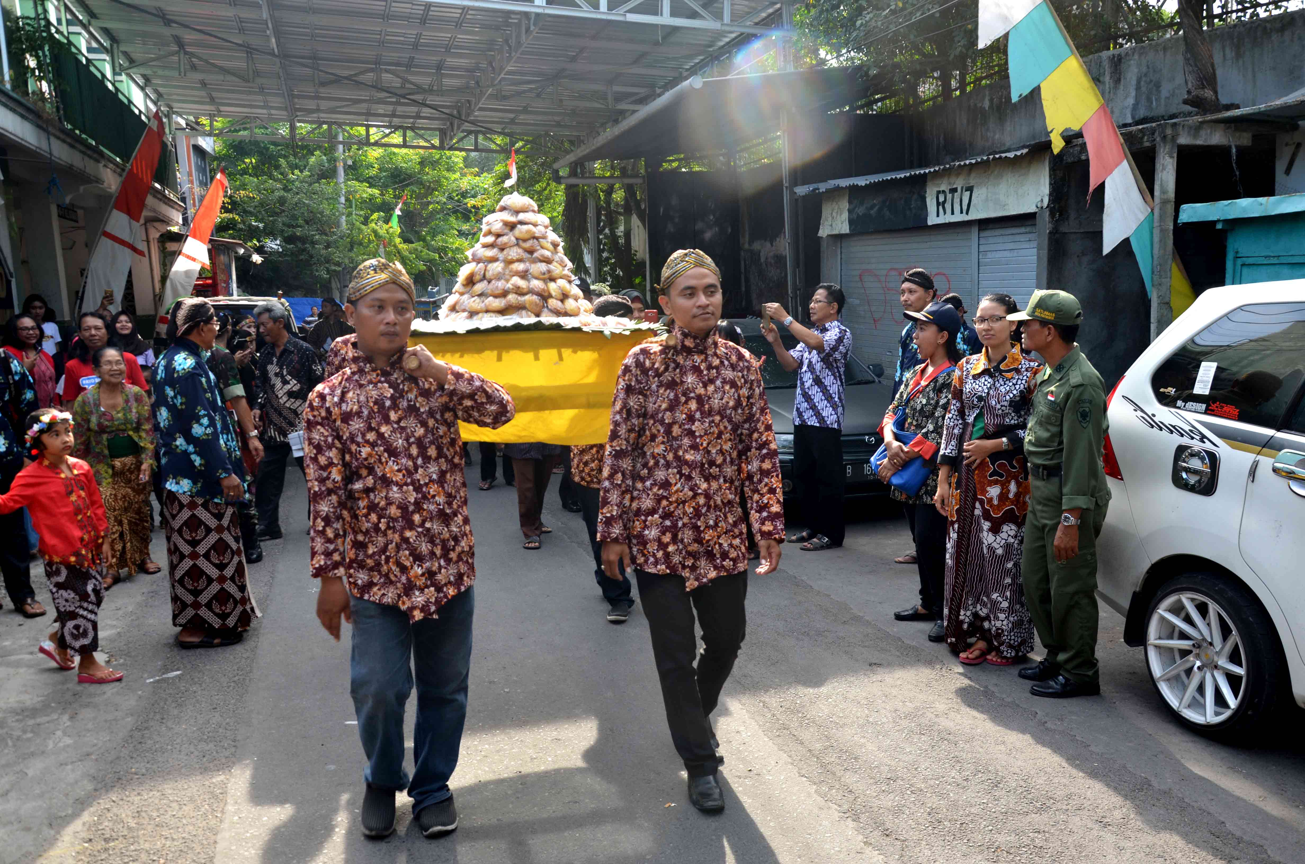 Sambut Bulan Suci Ramadhan, Warga Kotabaru Gelar Kirab Apeman