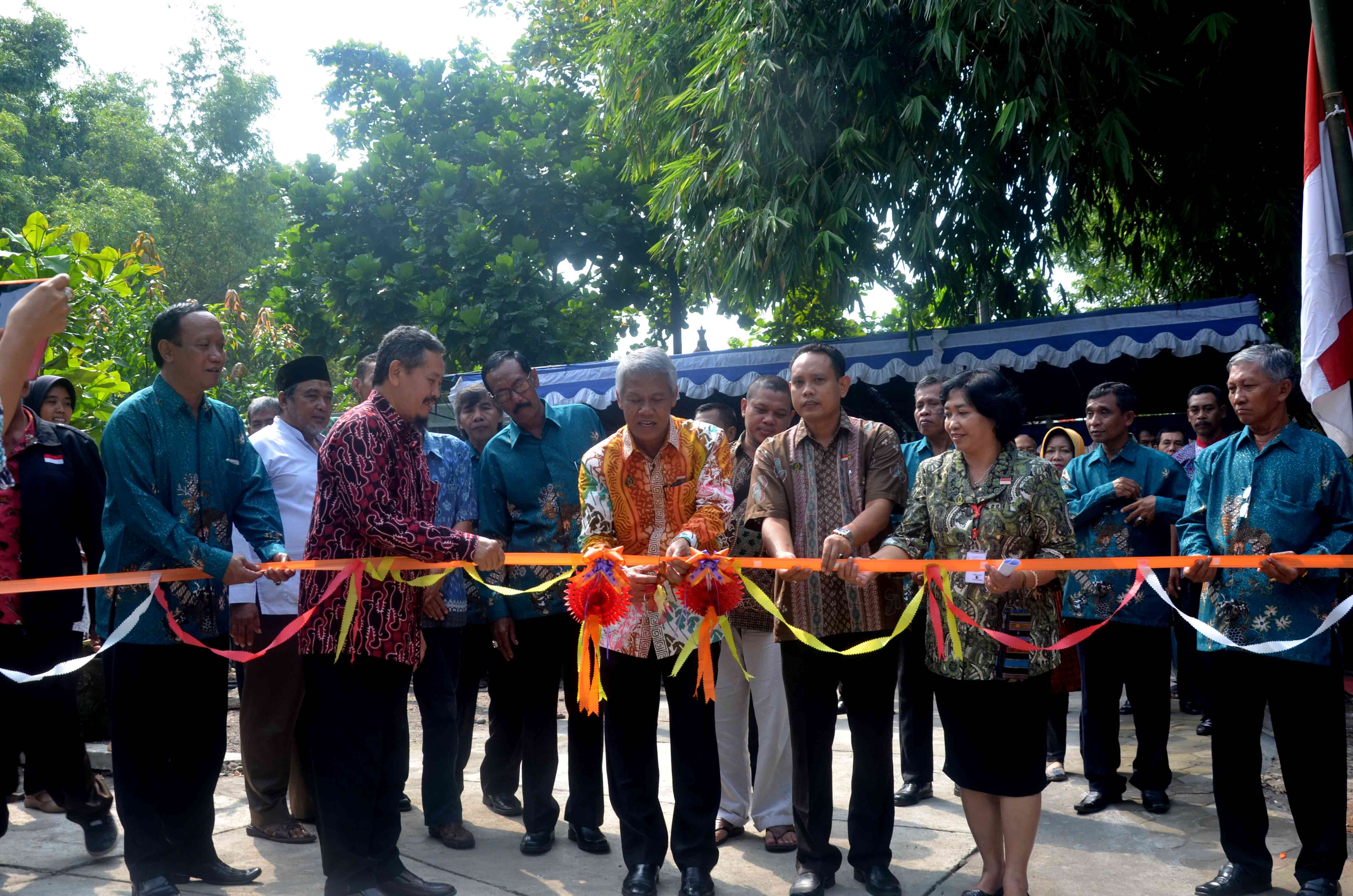 Penjabat Walikota Resmikan Kegiatan Infrastruktur Padat Karya Tahun 2017