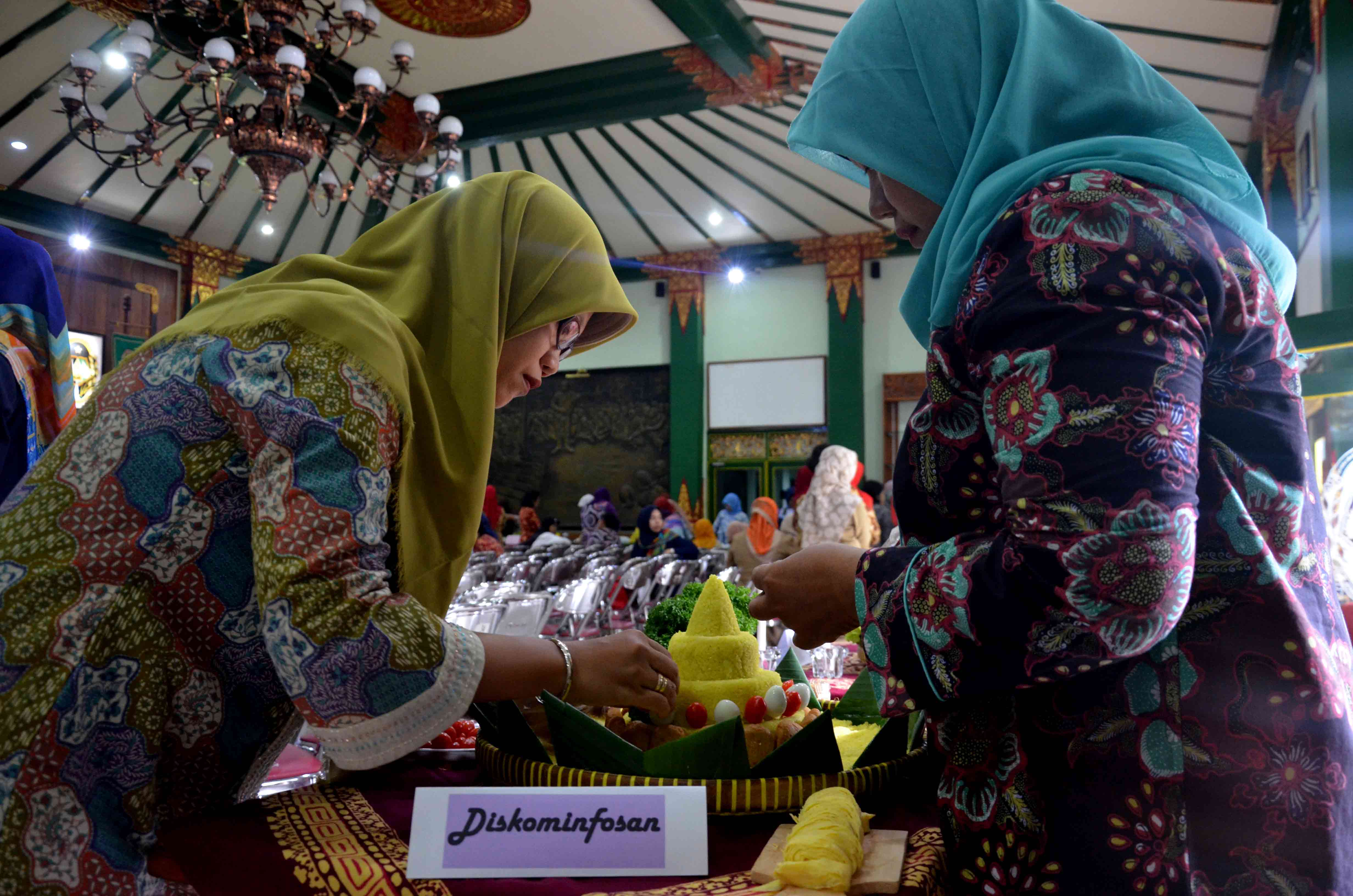 Dharma Wanita Persatuan (DWP) Kota Yogya Gelar Lomba Menghias Tumpeng