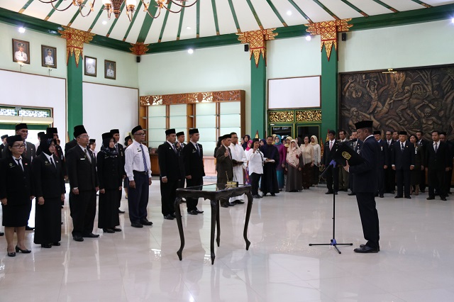 Walikota Lantik Sejumlah Kepala Dinas di Lingkungan Pemerintah Kota Yogyakarta