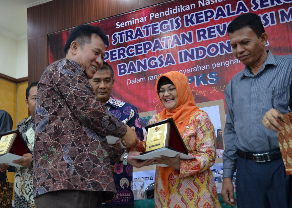 KOTA JOGJA TERIMA PENGHARGAAN  LPPKS APPRECIATION 2014