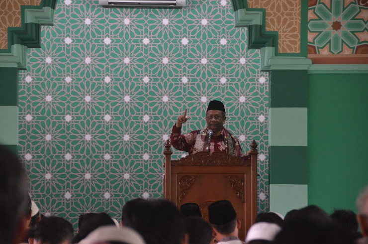 Khotbah di Masjid Diponegoro, Mahfud Ingatkan Pentingnya Ketaqwaan dalam Hidup Bernegara