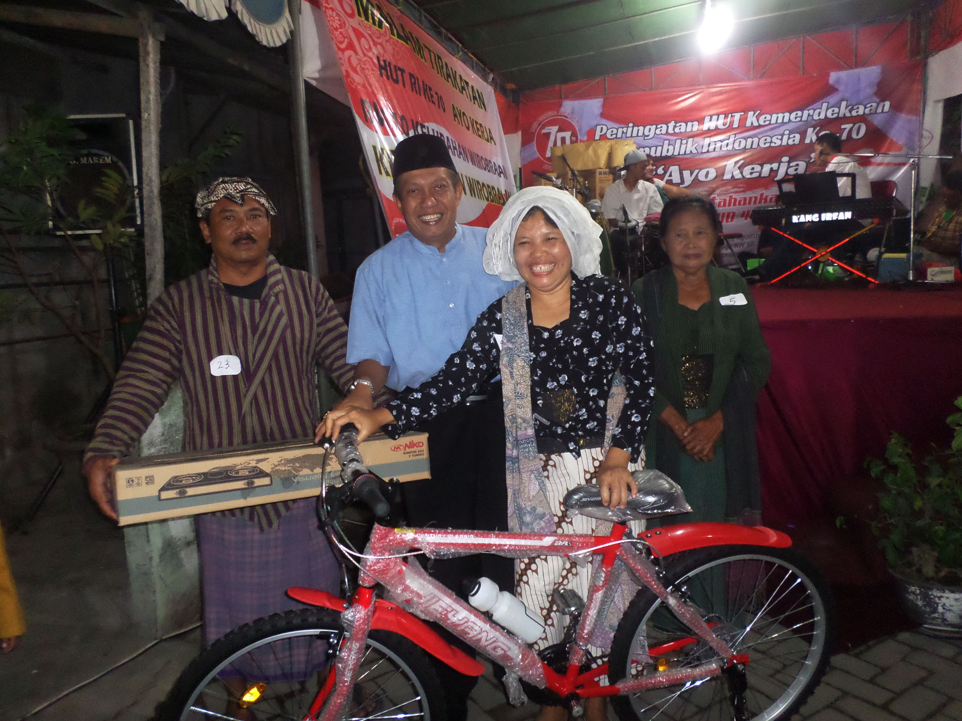 Walikota Yogyakarta Melakukan Malam Tirakatan Bersama Warga RW 10 Kelurahan Wirobrajan