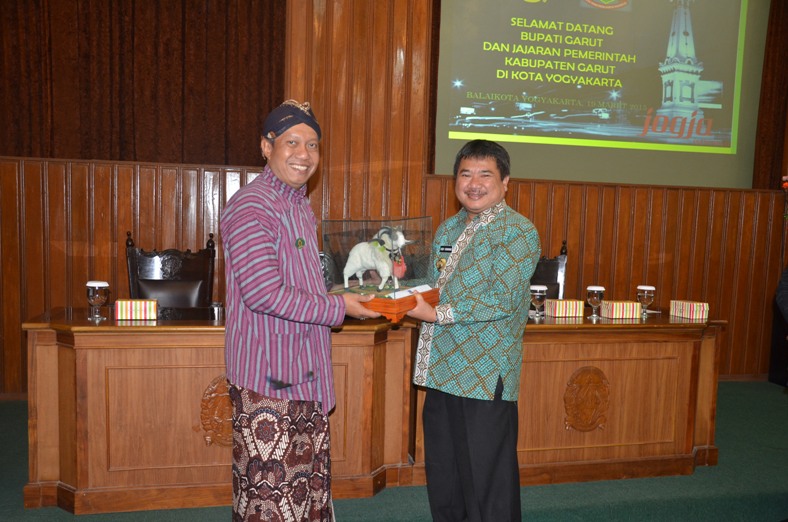 KABUPATEN GARUT BELAJAR KE JOGJA