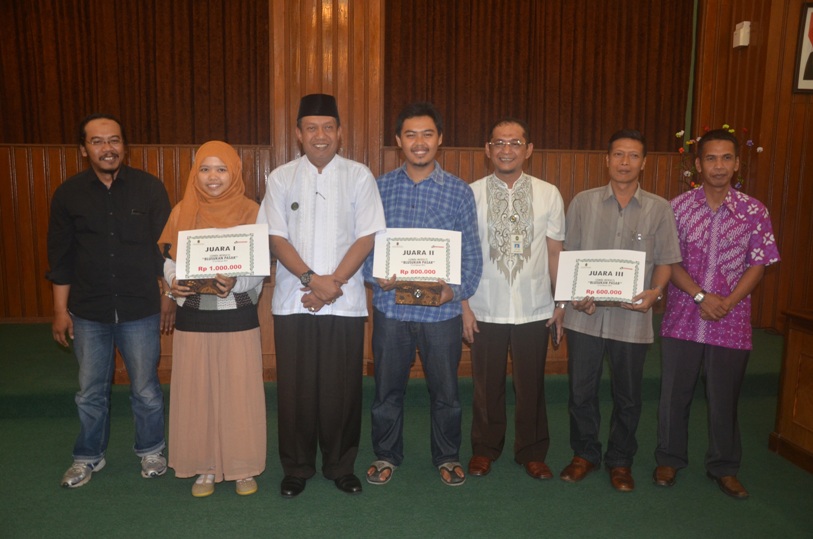 HETTI JUARA LOMBA MENULIS BLUSUKAN PASAR 2015