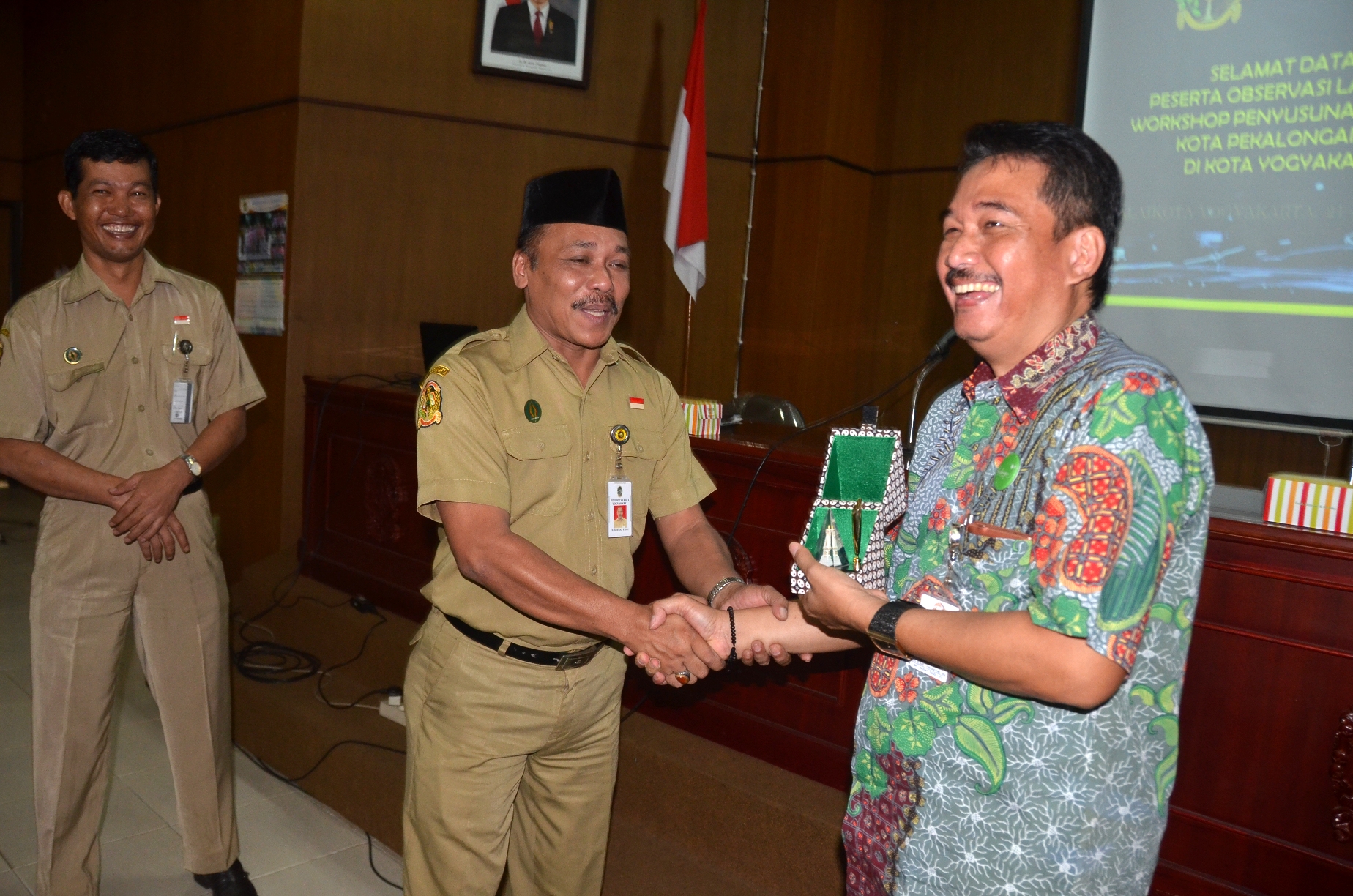 65 PENYUSUN LPPD AMJ KOTA PEKALONGAN KUNJUNGI PEMKOT YOGYAKARTA