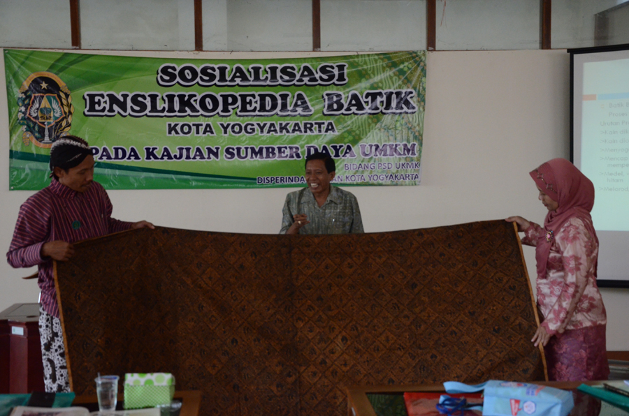 EDUKASI DAN WISATA MELALUI BATIK