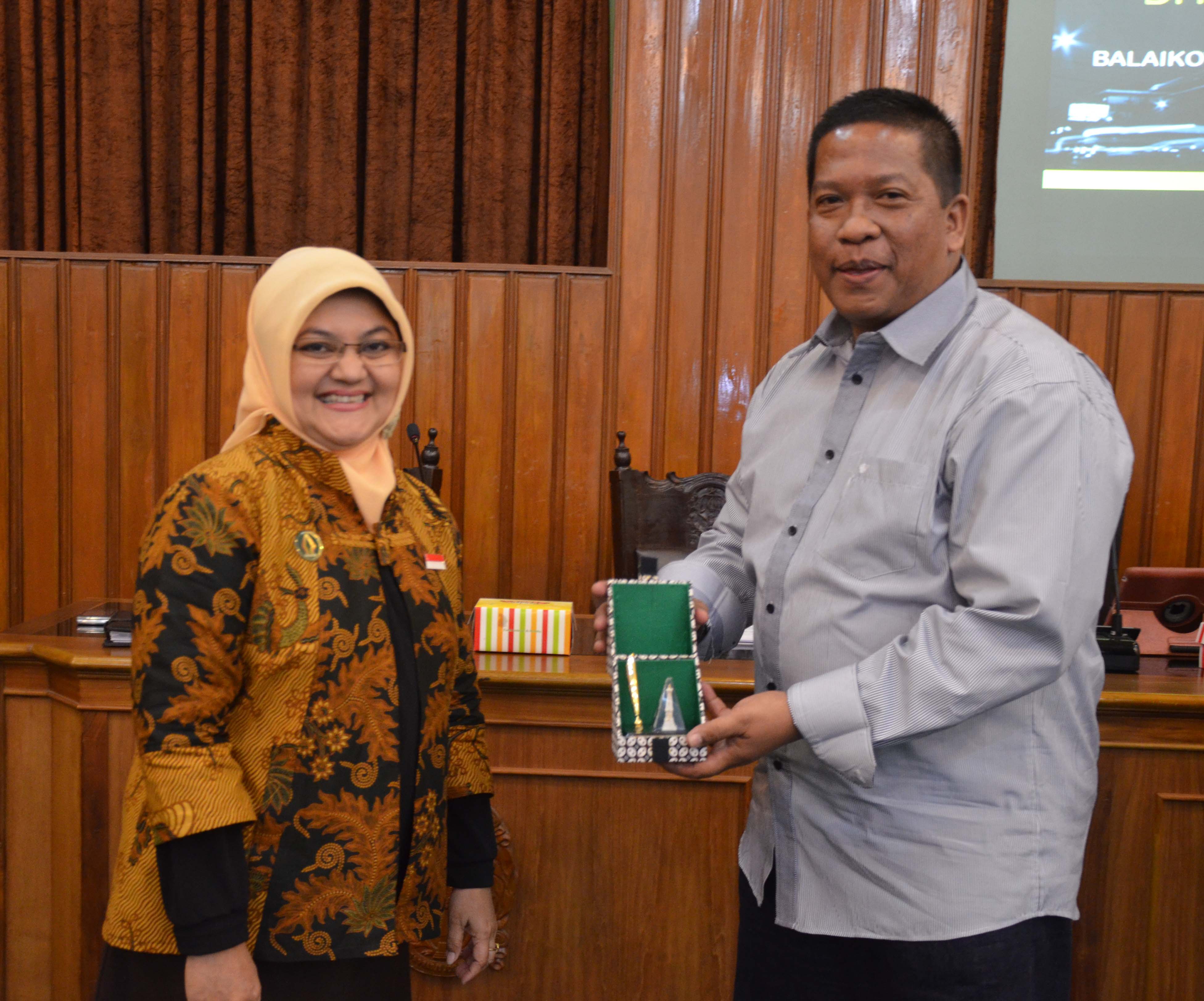 Anggota DPRD Komisi C Kota Surabaya Melakukan Kunjungan Kerja Berkaitan Penataan PKL di Pemkot Yogyakarta