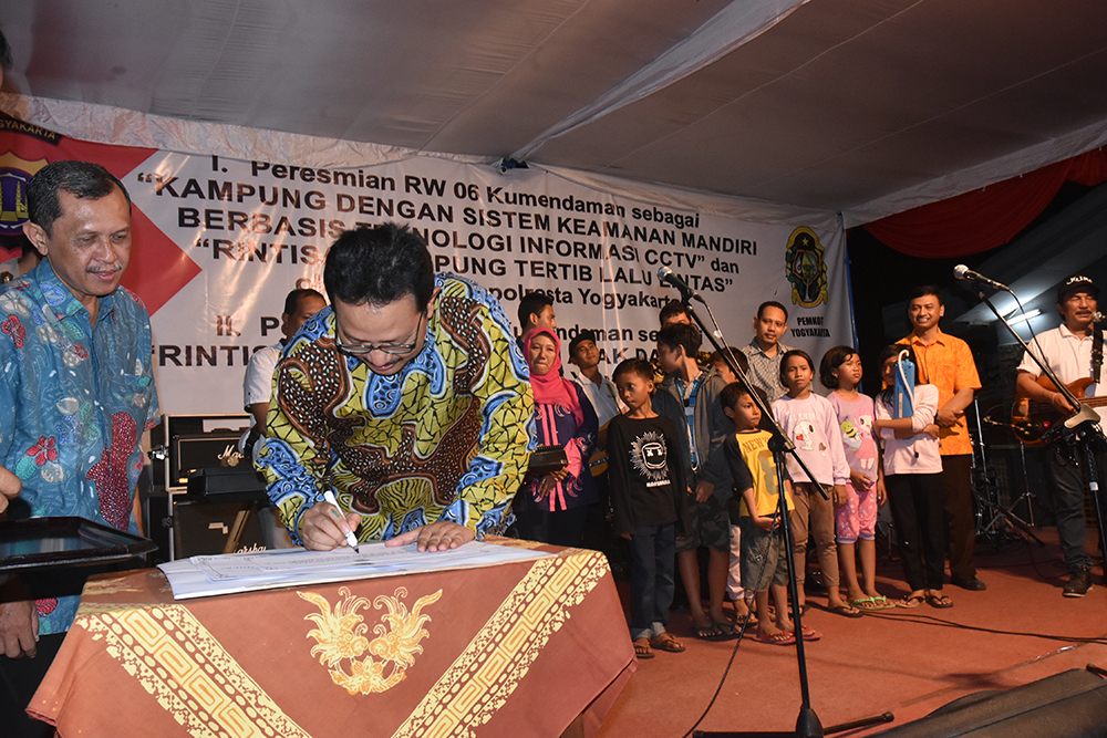 Wakil Walikota Resmikan Kampung Kumendaman sebagai Rintisan Kampung Ramah Anak dan Lansia 