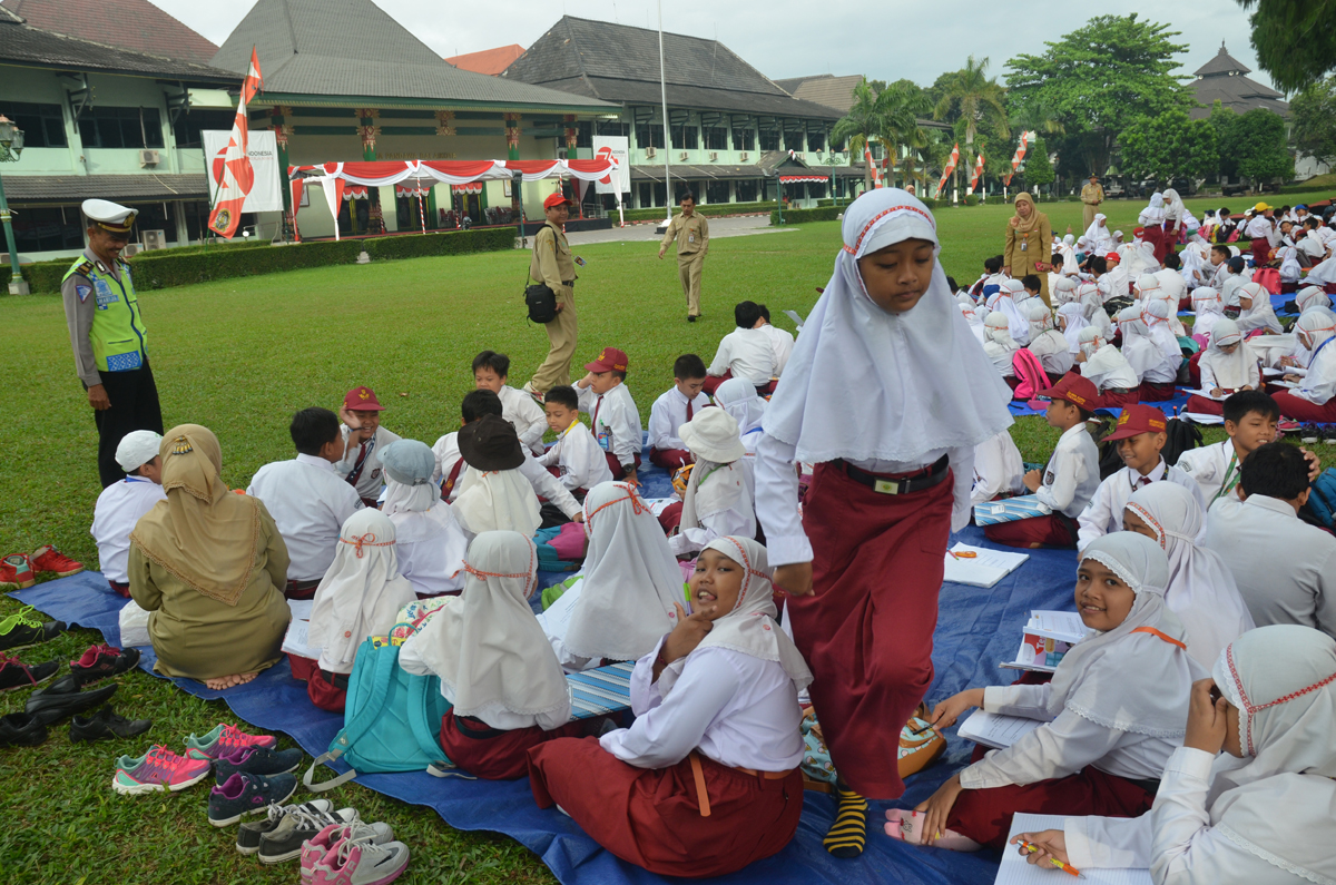 Tanamkan Jiwa Disipiln Siswa SD Muhamadyah Sapen Belajar Luar Ruang di Halaman Balaikota Jogja