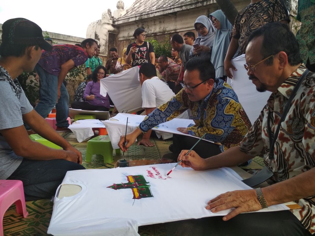 Peserta Raker Komwil III Apeksi Jelajah Taman Sari