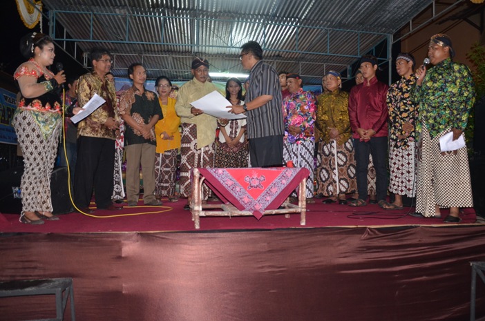 Pringgokusuman Kelurahan Seni Budaya dan Kerajinan Berbasis Ekonomi Masyarakat.