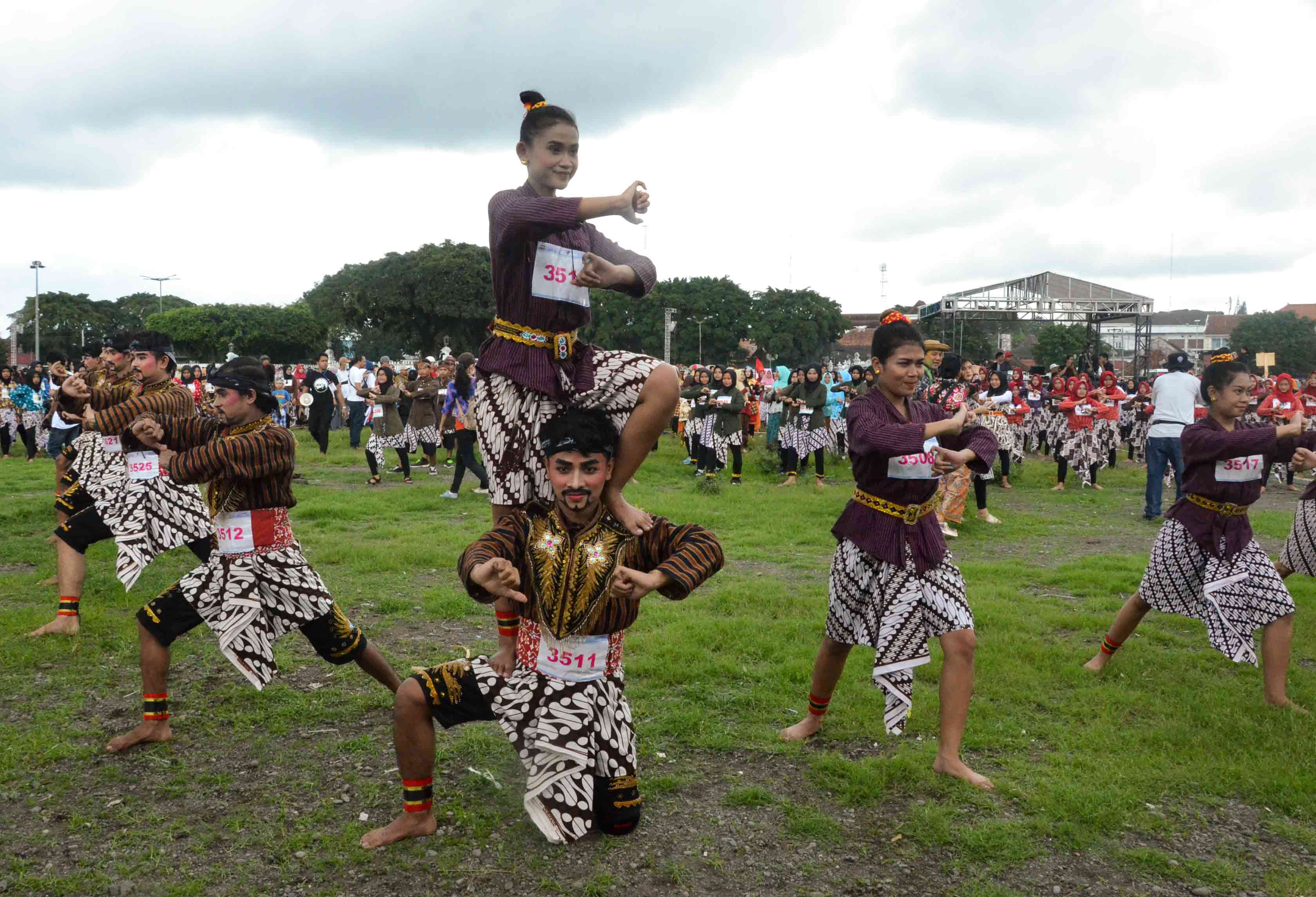 Ribuan Pesera Jogja Color Walk dan Jogja Menari masuk Rekor  MURI