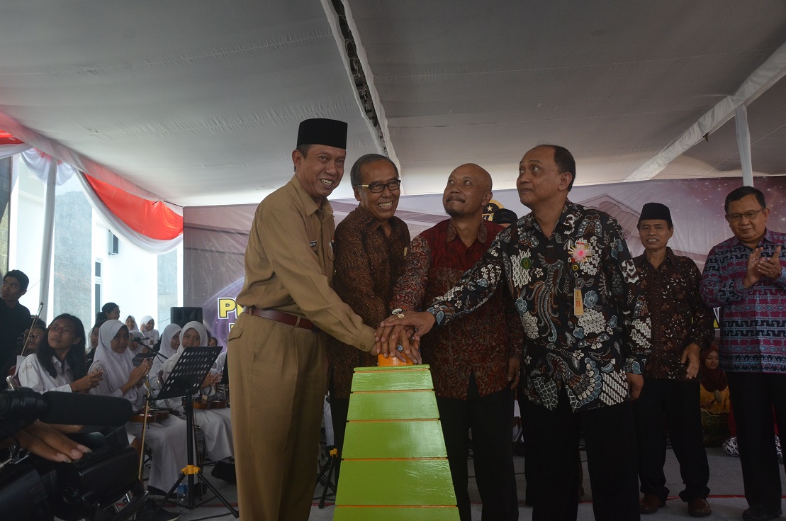 Gedung Wiyata Grha Dinas Pendidikan Diresmikan Walikota